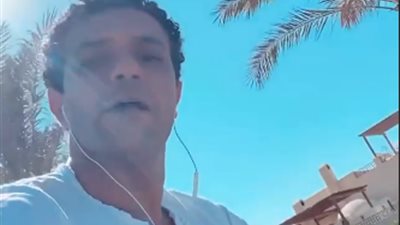 آسر ياسين يتجاهل الإجراءات الاحترازية بعد إصابته بكورونا.. وطبيب أمراض صدر: “كان عليه الالتزام بالعزل”