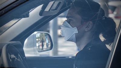 قلق في برشلونة بعد إصابة لاعب المنتخب الفرنسي بفيروس كورونا