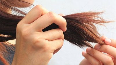 5 وصفات طبيعية لعلاج تقصف الشعر