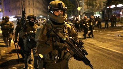 أساور إلكترونية وقوات “الكوبرا”.. كيف تواجه أوروبا الهجمات الإرهابية المتوقعة؟