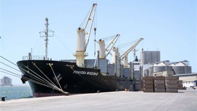 ميناء دمياط يشهد حركة نشاط واسعة خلال الـ24 ساعة الماضية