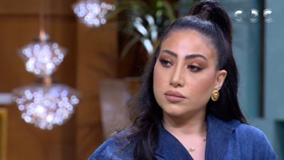 بوسي: “كنت مستنية أهلي يسألوا عليّا أنا وابني بس محصلش” (فيديو)