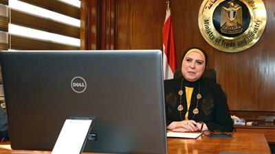 وزيرة التجارة تعرض على “دبي” إنشاء منصة للتسويق الإلكترونى لمنتجات المشروعات الصغيرة