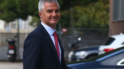 مدير برشلونة السابق: فضلنا ديمبلي على مبابي.. وبارتوميو لا يستحق هذه النهاية