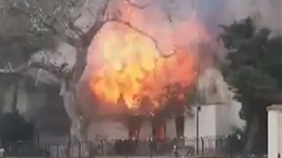 حريق في مسجد تاريخي من القرن السابع عشر بتركيا (فيديو)