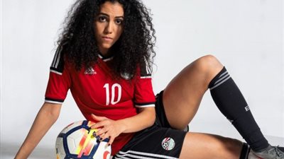 سارة عصام نجمة “ستوك سيتي”: بدأت من الصفر حتى وصلت عالم الاحتراف.. وأفتخر بـ”صلاح وتريزيجيه والنني” أمام زملائي (حوار)