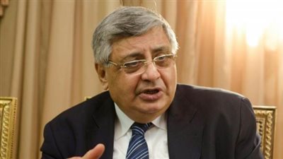 “عوض تاج الدين”: الرئيس السيسي يسألنا يوميًا عن عدد أجهزة التنفس الصناعي بالمستشفيات