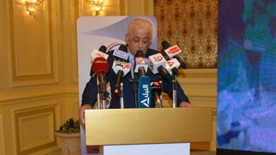 تعقد إبريل المقبل.. وزير التعليم يعتمد شروط التقدم لامتحانات المصريين بالخارج