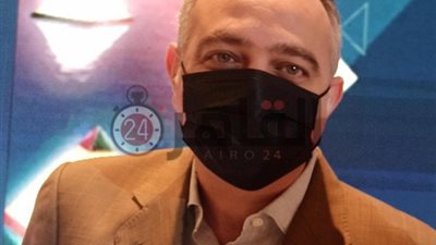 رئيس “القاهرة السينمائي” عن التحضير للمهرجان: “كنّا شغالين ومش عارفين هيتعمل ولا هيتلغي” (فيديو)