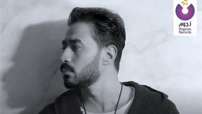 بعد “أهي أهي” لعمرو دياب.. أيمن بهجت قمر يتعاون مع أحمد باتشان في “فيك العِبر” (فيديو)