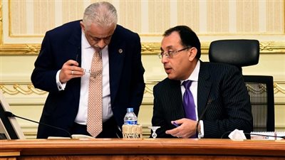 الحكومة: استمرار الدراسة حرصًا منّا على مستقبل الطلاب.. والإصابات لم تتخطَّ الـ300 حالة (فيديو)