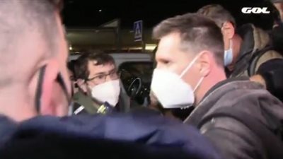 تعليق مثير من ميسي بعد تعرضه لموقف محرج في مطار برشلونة