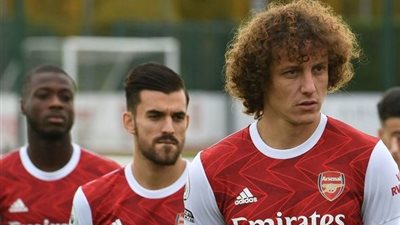 “سيبايوس” يعلق على أنباء مشاجرته مع “لويز” في مران أرسنال (صور)