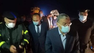 محافظ المنيا يتفقد موقع حادث مصرع وإصابة 17 شخص 