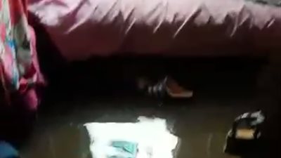 مياه الأمطار تُغرق منزل أسرة مكونة من 4 أفراد بالإسكندرية (فيديو)