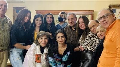 “نرمين الفقي” تشارك الجمهور صورها رفقة “بوسي شلبي” والمنتج عادل حسني