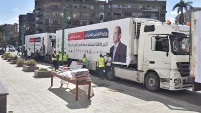 محافظ أسيوط يستقبل 22 سيارة مواد غذائية ضمن أكبر قافلة إنسانية لصندوق تحيا مصر