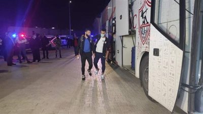 لاعبو الزمالك يعاينون ملعب السويس قبل مباراة إف سى مصر