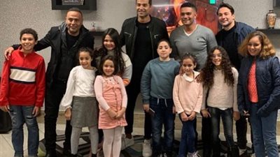 بعد شفائه من كورونا.. آسر ياسين في زيارة لشهداء أبناء القوات الجوية (صور)