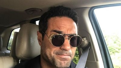 كريم فهمي بعد تخليه عن لحيته: “آسر ياسين عضنا كلنا” (صورة)