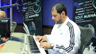 الفنانة أحلام تعلن وفاة الموزع الموسيقي طارق عاكف