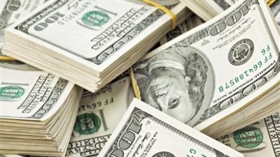 تراجع الدولار 11% منذ مارس 2020 مع انفراجة لقاح كورونا