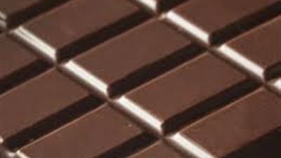 أبرزها الشوكولاتة الداكنة.. 7 أطعمة تعزز صحة الدماغ