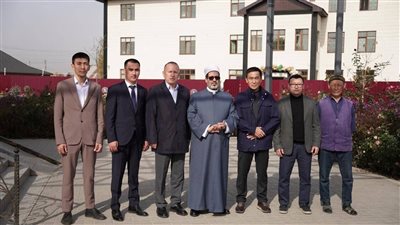 بتوجيهات وزير الأوقاف.. رئيس جامعة نور مبارك بكازاخستان يفتتح مدرسة إعدادية جديدة للبنات 