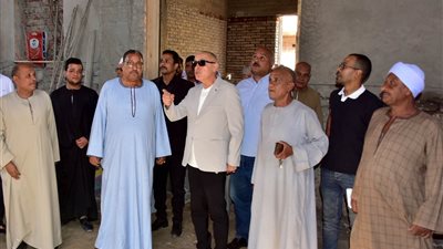 محافظ الأقصر يتفقد أعمال إعادة بناء المسجد العمري العتيق بالأقالتة ويستمع لمطالب الأهالي