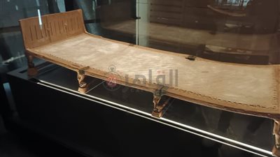 أول صور لسرير توت عنخ آمون القابل للطي في المتحف المصري الكبير 