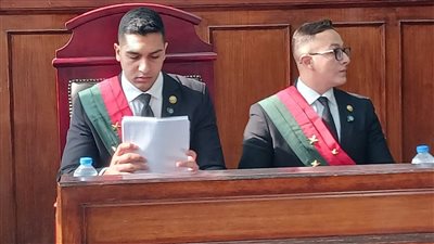 وسط حالة ترقب.. بدء محاكمة المتهمين بصفع مسن السويس