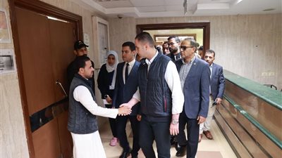 خلال تفقده مستشفى الحمام المركزي بمطروح.. نائب وزير الصحة يوجه بتقديم أعلى درجات الرعاية للأطفال داخل الحضانات