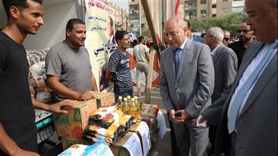 بتخفيضات تصل لـ50%.. افتتاح سوق اليوم الواحد بحي 15 مايو بحلوان