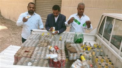 ضبط 1000 عبوة مشروبات غازية منتهية الصلاحية داخل مخزن غير مرخص بالأقصر