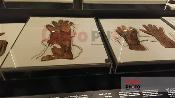 قفازات وجوارب توت