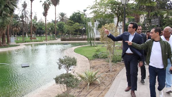 الوزير يتفقد الحديقة