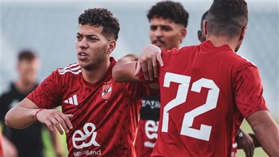 إمام عاشور يجاور بن رمضان على دكة الأهلي أمام شبيبة القبائل بدوري الأبطال