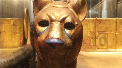 رمز الخلود والملكية.. الصور الأولى للسرير الجنائزي لتوت عنخ آمون بالمتحف المصري الكبير