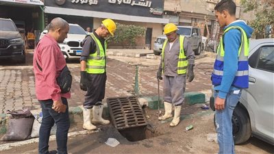 تطهير مصارف تصريف مياه الأمطار بحي شرق استعدادًا لموجات الطقس المتقلب وفصل الشتاء