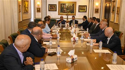 تشكيل وفد قانوني مشترك من وزارة الشباب واللجنة الأولمبية لتفسير القانون الجديد للرياضة والقرارات المنفذة له مع الاتحادات