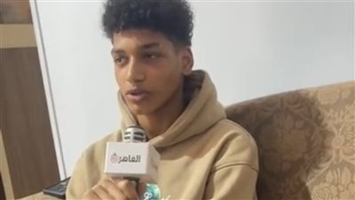 ضربني بالبوكس في عيني| طالب يشكو من اعتداء أستاذ بجامعة بنها عليه بسبب كتاب بـ210 جنيهات.. والجيزاوي يحيل الواقعة للتحقيق