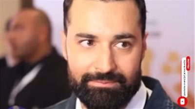 أحمد حاتم عن شائعات ارتباطه بـ بطلات أعماله: مبتزعجنيش