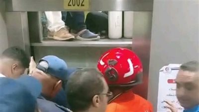 الحماية المدنية تنقذ 8 أشخاص عالقين داخل أسانسير بأحد المستشفيات الخاصة بالشرقية