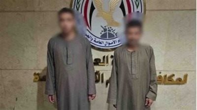 معاكي خدمة عملاء.. القبض على شخصين احتالا على أجنبية واستوليا على أموالها