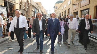 محافظ القاهرة يكلف بسرعة الانتهاء من مشروعات تطوير منطقة القاهرة التاريخية خلال جولة تفقدية 