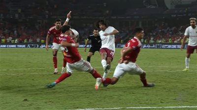 من رجله لإيده.. القاهرة 24 يكشف نص المحادثة بين محمود البنا ومحمود عاشور بعد لمسة اليد على كوكا