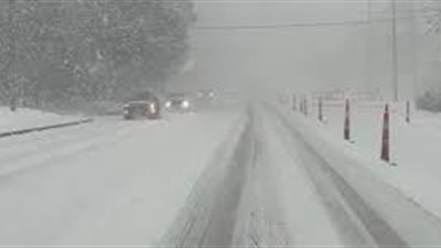 تسبب تأخير الرحلات.. تحذيرات من عاصفة ثلجية قوية بالولايات المتحدة