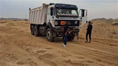 جهاز مدينة الشيخ زايد يتحفظ على 9 سيارات نقل و3 خلاطات للمخالفة