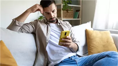 الهواتف الذكية تُسرّع الشيخوخة.. الرقبة التقنية تهدد جيل الشاشات الصغار قبل الكبار