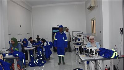 مياه الأقصر تطلق أول إنتاج من ورشة الخياطة والتفصيل لتصنيع زي السلامة المهنية
